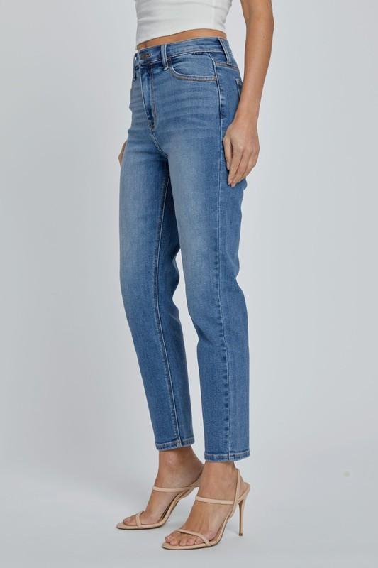 Load image into Gallery viewer, Movin&amp;#39; On Jeans
